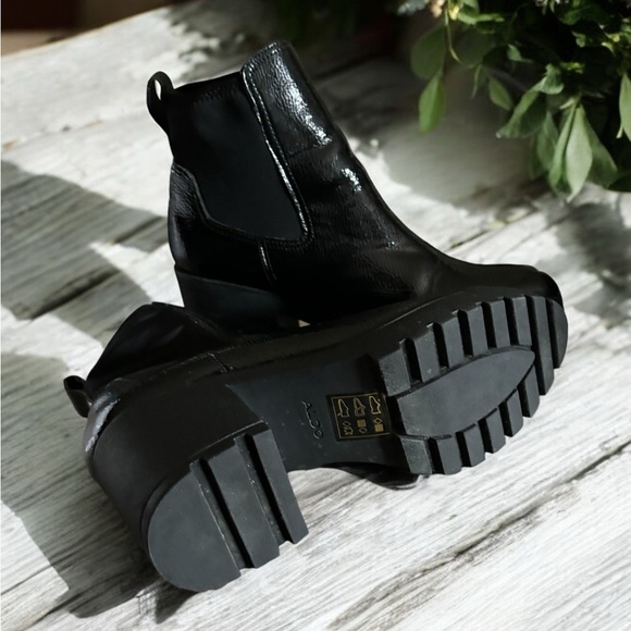 Aldo Platform Ankle Boot. Faux Textured Patent Leather. Like New. Size 7.5 - Picture 8 of 10